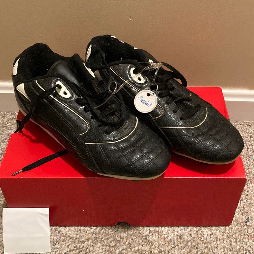 Men’s Sz 9 CROSS TREKKERS BASEBALL CLEATS SHOES- Good Preowned Condition
